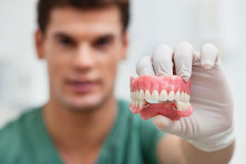 Рекомендации по быстрому привыканию к зубному протезу